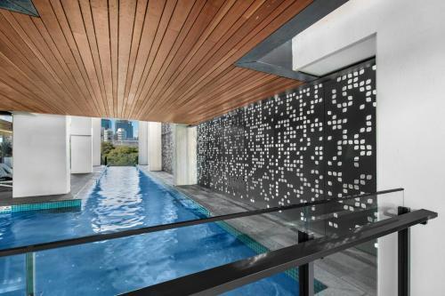 Top Floor 3 Bed Apartment With Million Dollar Views