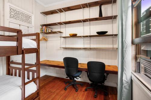 Apartamento Beautiful Family Home With Deck, Yard And Parking
