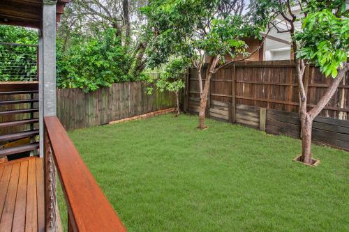 Apartamento Beautiful Family Home With Deck, Yard And Parking
