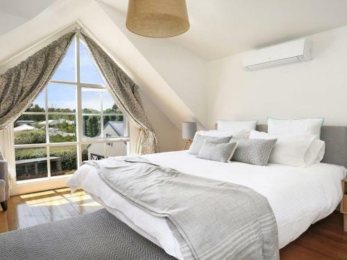 Duncraig House - Open Fireplace, Spa, Pet Friendly