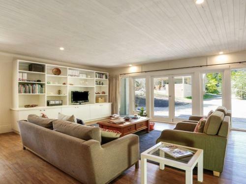 Hardigreen Park - Spacious With Tennis Court