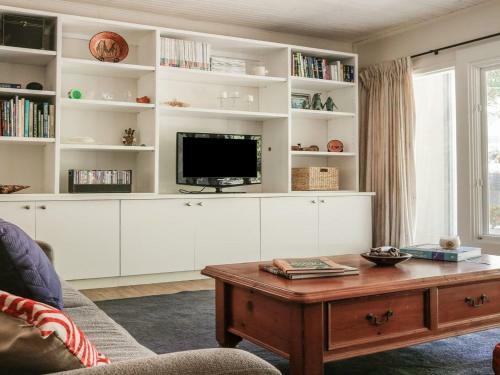 Hardigreen Park - Spacious With Tennis Court