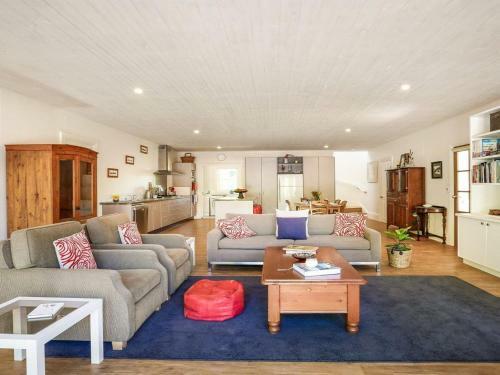 Hardigreen Park - Spacious With Tennis Court