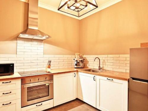 Sarnia - Period Home In Garden Oasis With Pool