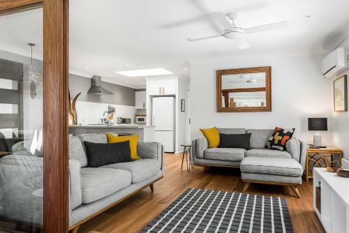 A Perfect Stay - Little Geckos