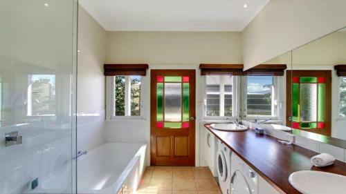 Your Luxury Escape - Away On Seview