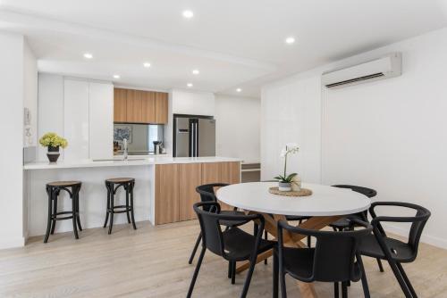 Apartamento Stunning 3-bed Unit With Parking And Pool Near Beach