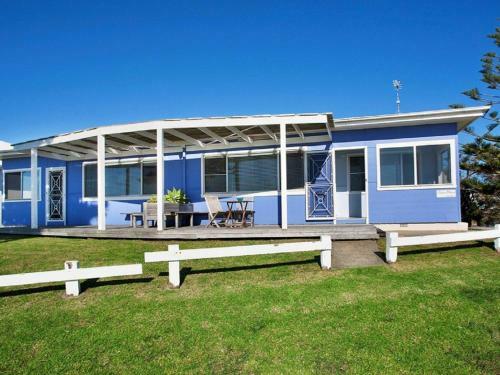 Ocean Blue Apartment One - Oceanfront Apartment