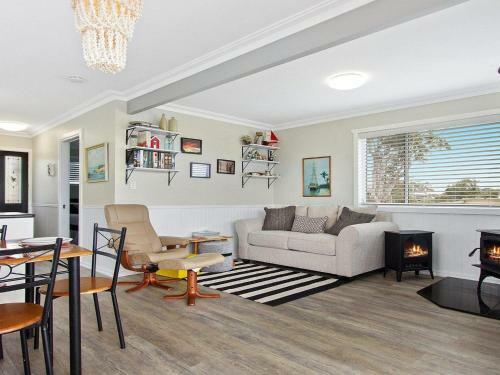 Dunkarein - 600m To Bosom Beach