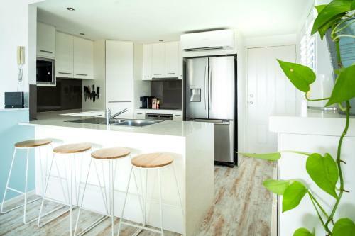 Coolum Beach 3 Level Townhouse Private Rooftop Terrace Spa Overlooking Mount Coolum