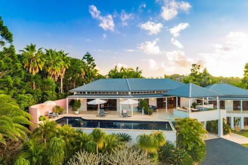 Your Luxury Escape - White Wood