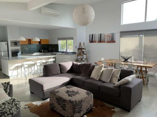 Damais - 4 King Or 8 Single Beds Wifi, Netflix, Pet Friendly