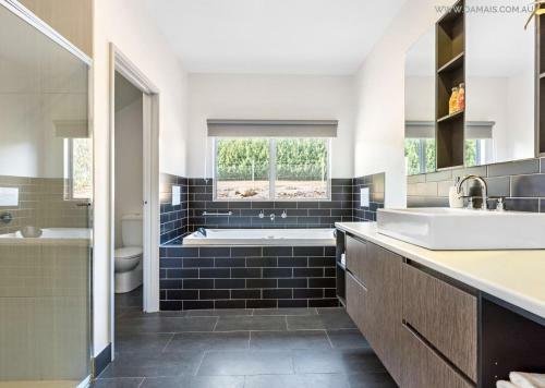 Damais - 4 King Or 8 Single Beds Wifi, Netflix, Pet Friendly