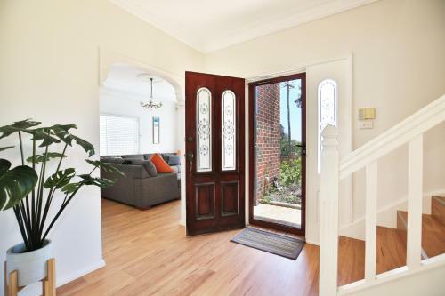 The Crescent - Pet Friendly - 1 Min To Beach