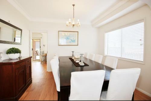 The Crescent - Pet Friendly - 1 Min To Beach