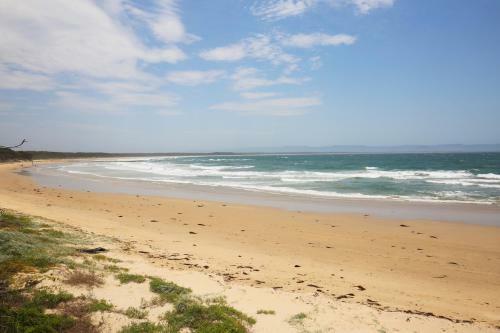 Ayana Beach House - Pet Friendly - Opposite Beach