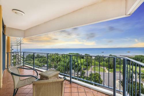 Zen At The Esplanade - Spectacular Sunset Retreat