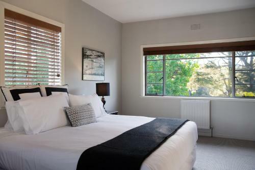 Lakeshore House
