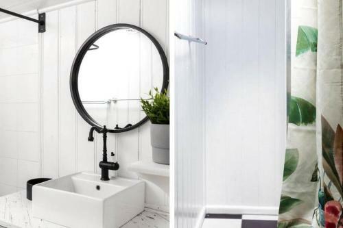 Splinters Cottage - Lakeside Retreat