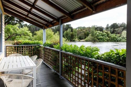 Splinters Cottage - Lakeside Retreat