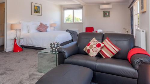 Balconies Lakeside - Studio Apartment 1