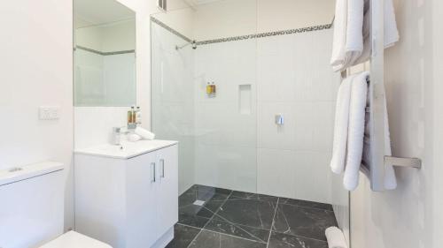 Balconies Lakeside - Studio Apartment 2