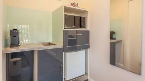 Balconies Lakeside - Studio Apartment 3