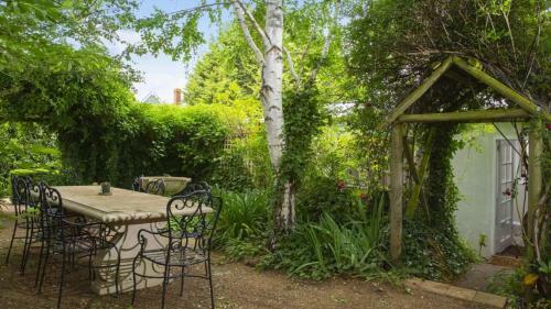 Frazer Place - Thoughtful Country Lodge