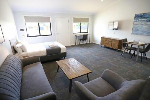 Eastend Studio Apartments