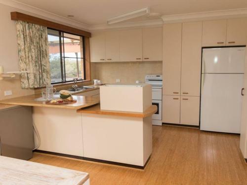 Kookas Nest - Waterfront Home, Tranquil Setting