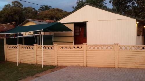 Hostal The Cottage