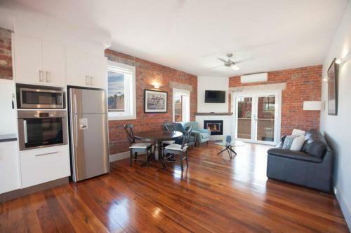 The Bank Apartment - Echuca Holiday Homes