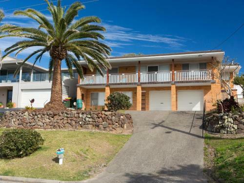 Aqua Palm With Sweeping One Mile Views