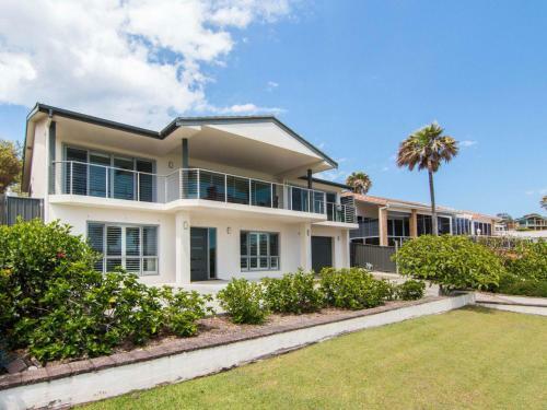 12 Cliff Road