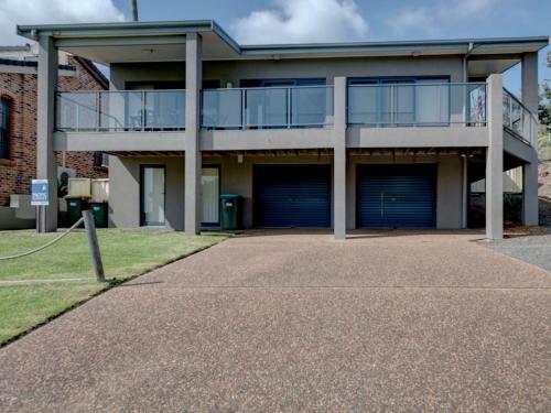 2 Cliff Road