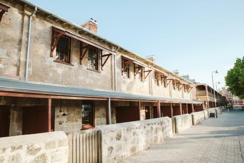 Warders Hotel Fremantle Markets
