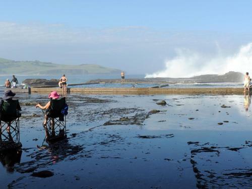 Baileys Gerringong 4pm Check Out Sundays