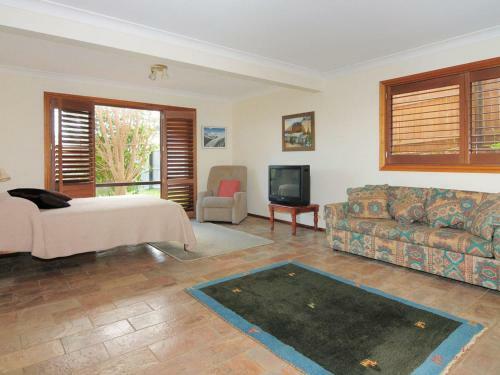 Baileys Gerringong 4pm Check Out Sundays