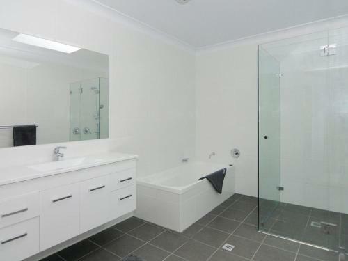 Baileys Gerringong 4pm Check Out Sundays