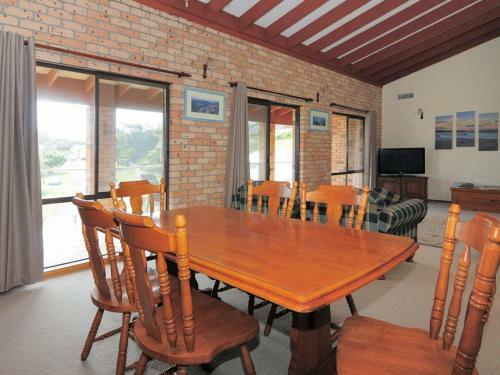 Baileys Gerringong 4pm Check Out Sundays