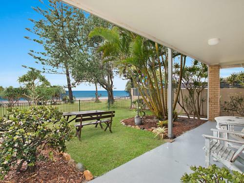 Apartamento Shoreside Unit 1 - Absolute Beachfront Ground Level Unit In Tugun - Wi-fi Included