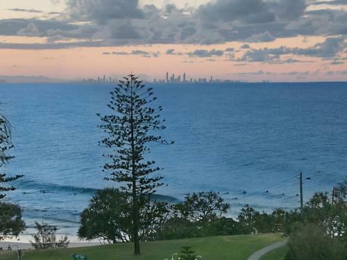 Orion Unit 7 - Luxury Apartment Overlooking Snapper Rocks