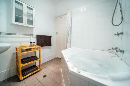 Apartamento Beachy Keen On Moseley - Wifi - Netflix - Pool - Spa