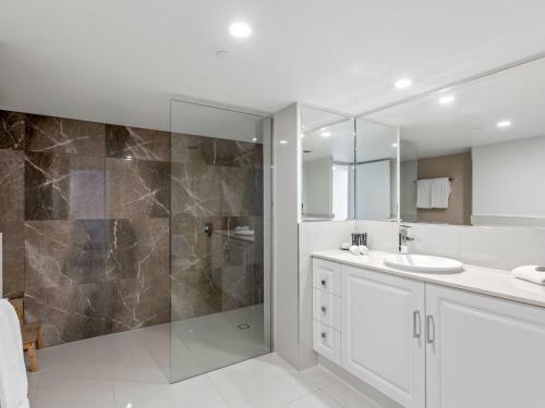 Crown Towers Superior 3 Bedroom Apartment