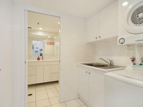 Ocean Plaza Unit 1469 - Right On Coolangatta Beachfront