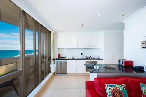 3 Bedroom Apartment - Panoramic Ocean Views