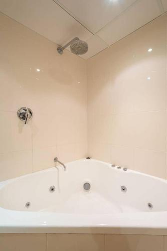 3 Bedroom Apartment - Panoramic Ocean Views