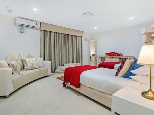4.5 Million Dollar Dream Mansion In Surfers Paradise