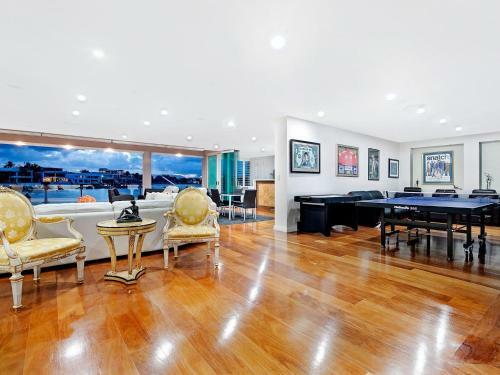 4.5 Million Dollar Dream Mansion In Surfers Paradise