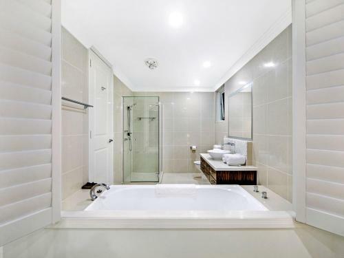 4.5 Million Dollar Dream Mansion In Surfers Paradise